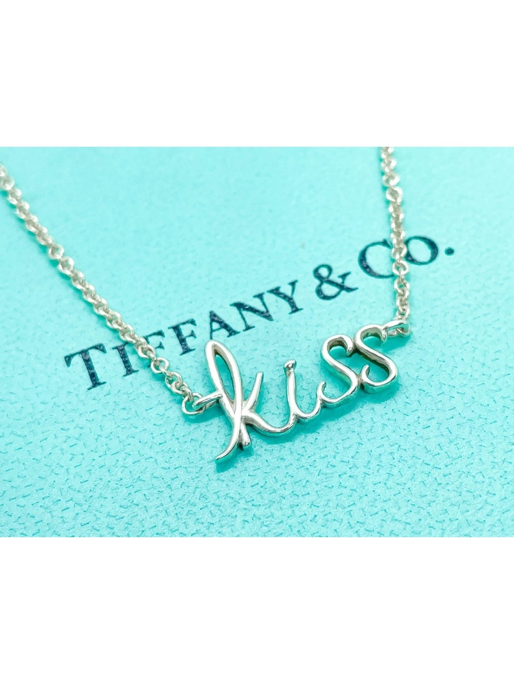 Tiffany & Co. Paloma Picasso Graffiti ‘Kiss' Script Necklace w/Pouch ✨EUC✨Rare✨